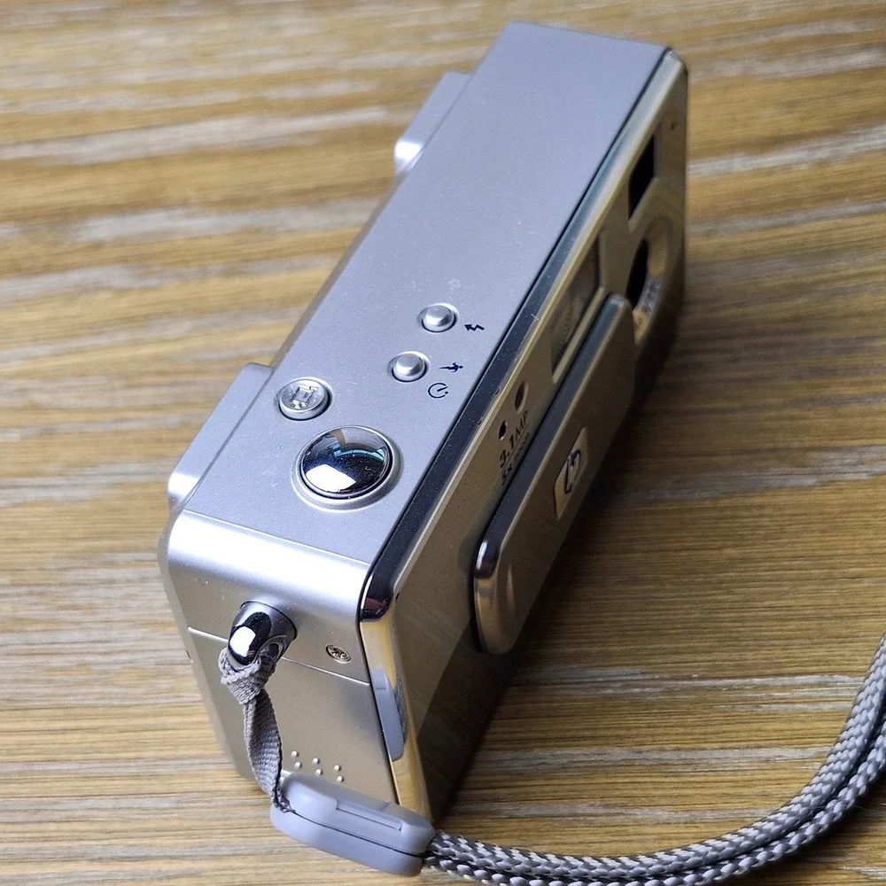 HP Photosmart 435 Digital Camera Silver 3.1MP 5x Zoom PARTS ONLY - UNTESTED